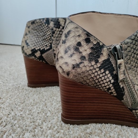 1.State animal print wedge booties - Picture 2 of 12